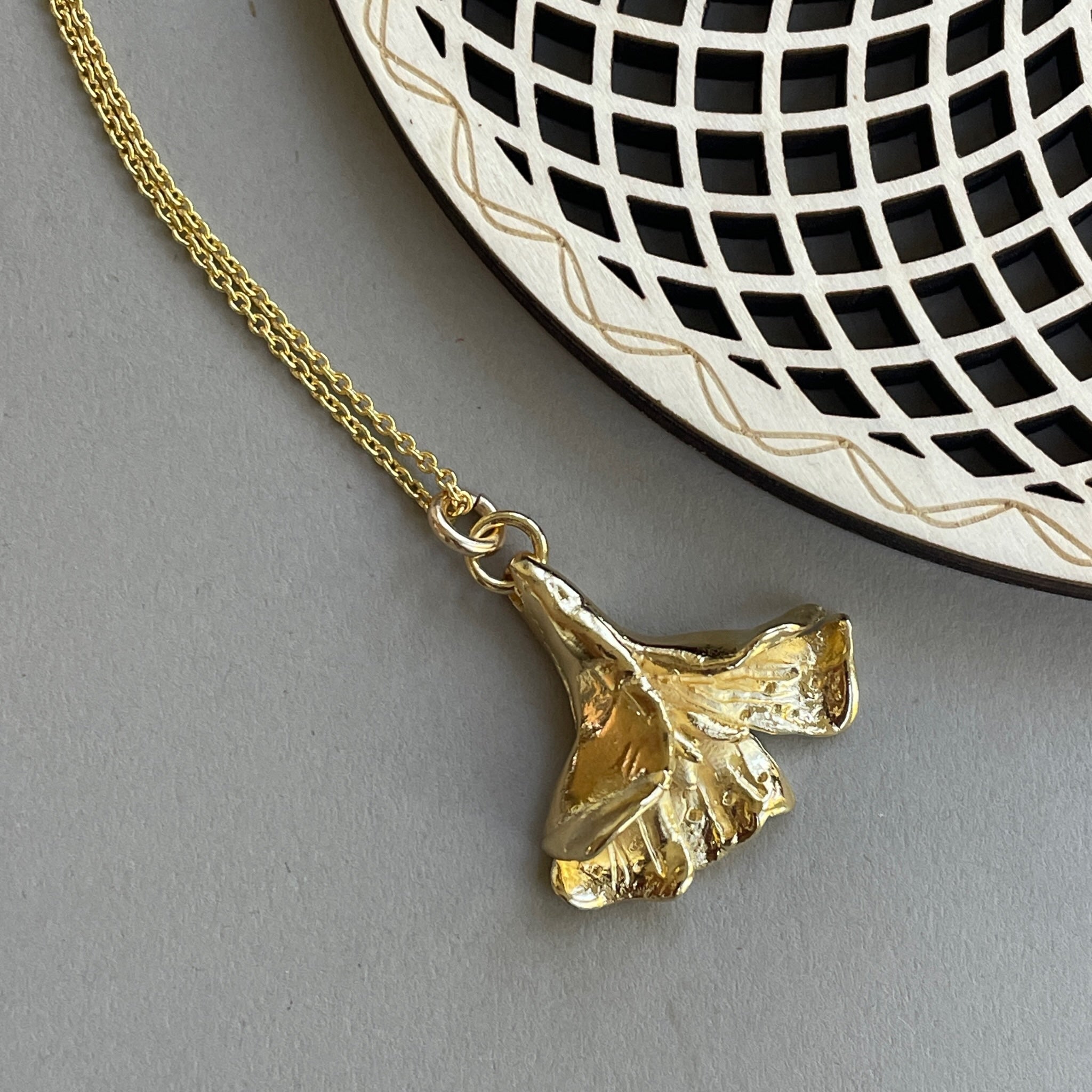 Life Lily Necklace